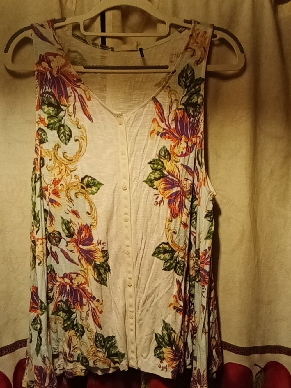 Women's AKEMI + KIN Floral Button-Front Sleeveless Top - Multicolor Print
